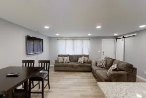 -Cheerful 3 bed home. Inside completely renovated! - Image 3