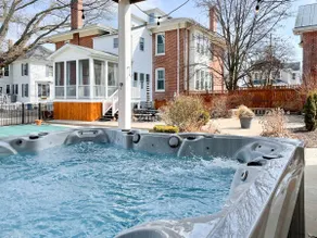 Bee's Knees - Private Heated Pool and Hot Tub, Dog Friendly, Wineries - Image 2