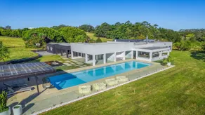 Amileka - luxury 25 acre estate with pool - Image 3