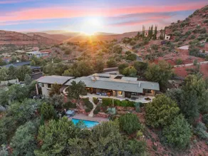 Specials Lux Escape Pool, Hot Tub, Epic Views - Image 3