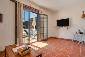Apartment 5 - Image 2