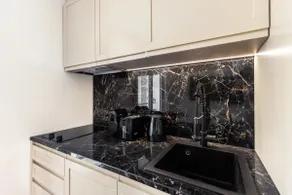 Modern 2BR/6P | steps to Moulin Rouge | with AC - Image 4