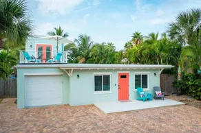 Entire Home Steps to Beach & River Pet-Friendly - Image 3