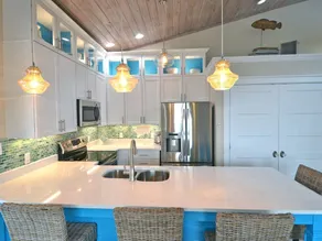 Coastal Chic with Premium Internet at Studio 589! - Image 3