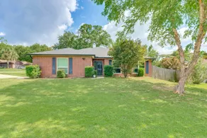 Spacious Home w/ Sunroom, 15 Mi to Pensacola! - Image 3