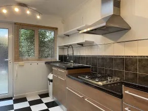 Tivoli Bungalow - Image 3