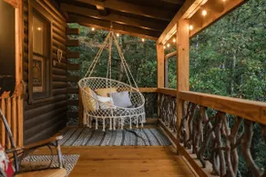 Log Cabin with Mountain View and Privacy - Image 4