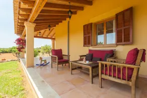 Modernes Landhaus mit Pool, Garten und Tieren - Image 3