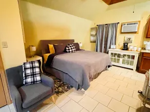Beaver Lake Studio - King size bed and lake view - Image 3
