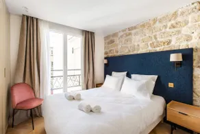 Spacious 2BR/6P | Close to Sacré Coeur | with AC - Image 2