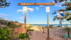 Sea Sounds - Large Beach House, Caves Beach Views - Image 5