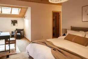 The Wild Kindness: Modern Seclusion in a 3bd home - Image 5