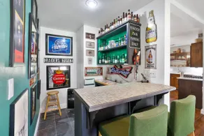 Tulare Vintage Soul House: Pet Friendly, Gym, Bar+ - Image 3