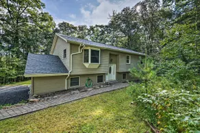 Gazebo & Yard: Stroudsburg Home in Poconos - Image 3
