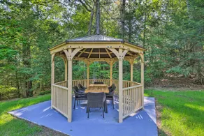 Gazebo & Yard: Stroudsburg Home in Poconos - Image 2