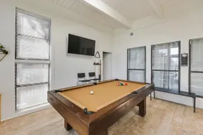 Lakefront Luxe 6BR 4,5BA Holiday Home with Pool & Hot Tub - Image 3