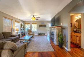 Devon Court - Remodeled, Near Town, Fenced Yard - Image 3
