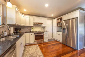Devon Court - Remodeled, Near Town, Fenced Yard - Image 2