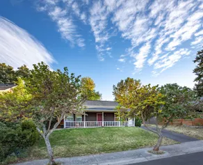 Devon Court - Remodeled, Near Town, Fenced Yard - Image 5