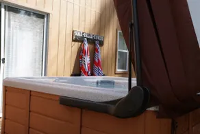 Family Retreat! Hot Tub, King Beds & EV Charger - Image 2