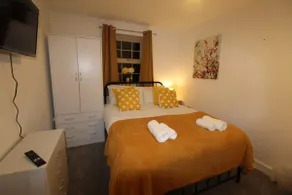Sutton House - Image 4