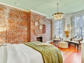 Gorgeous Designer Apartment, Heated Pool Access - Image 5