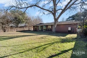 Mid-Century Modern Home with Open Kitchen - Image 4
