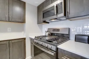Sojourn  Courtland Towers w/ Private Balcony - Image 4