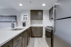Sojourn  Courtland Towers w/ Private Balcony - Image 3