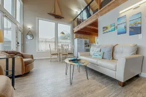 Dog-Friendly Beach House w/ Spectacular Ocean View - Image 4