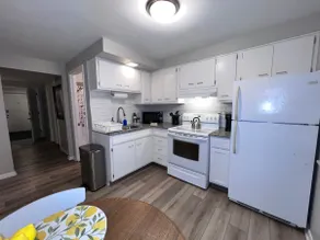 1br 1st floor: The Sage Sancuary! Prime Location - Image 3