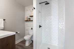 Beautiful 4BR/3BA Farmhouse Escape W/ Jacuzzi! - Image 3
