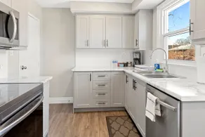 10 min walk to DT, stylish, free parking | IOB2 - Image 4