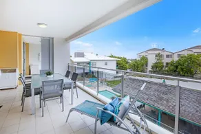Central Coolum Penthouse with Rooftop Terrace - Image 3