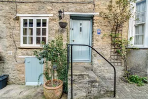 Browns Lane | Woodstock Holiday Let | 2 Beds & Sleeps 4 - Image 2
