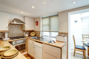 Browns Lane | Woodstock Holiday Let | 2 Beds & Sleeps 4 - Image 4