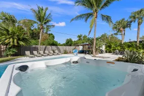 Paradise Palms, Private backyard w/ Pool, Hot tub! - Image 3