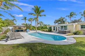 Paradise Palms, Private backyard w/ Pool, Hot tub! - Image 2