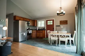 Cozy 2 Bedroom Cottage, Ideal location - Image 4