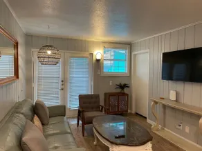 Henderson Haven - 1 bedroom King Bed Private Patio - Image 3