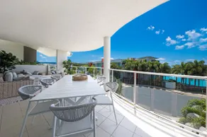 Luxe Two Level Top Floor Spa Penthouse in Airlie Beach - Four Bedroom - Three Bathroom - Waterfront Location 2+ nights - Image 5