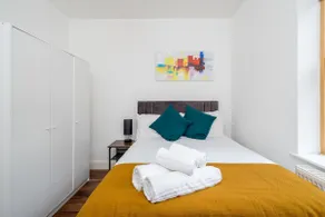 Stylish Central Watford 2 Bedroom and Sofa Bed Apartment with Free Parking - Image 5