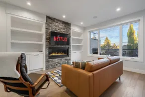 Inner-city Duplex with A/C | Downtown+LRT Station - Image 3