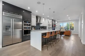 Inner-city Duplex with A/C | Downtown+LRT Station - Image 4