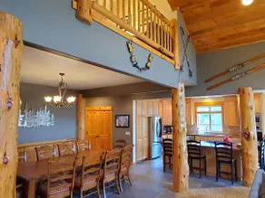 PNW Luxe Lodge- 4 Suites, Game Rm, Loft, 12xSHARC, Bikes, Hot Tub, Big Deck, ADA - Image 3