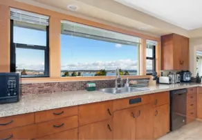 Mt Baker Views Home Near Oak Harbor - Pet Friendly - Image 3