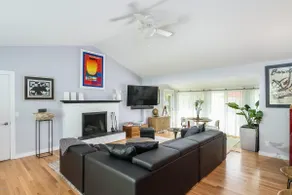 Ultra Lux Villa, Chic design, Hot Tub All Year Round, Minutes Walk From Downtown - Image 3