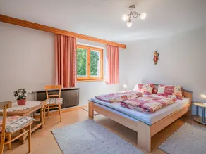 Sunny holiday home with open views - Image 3
