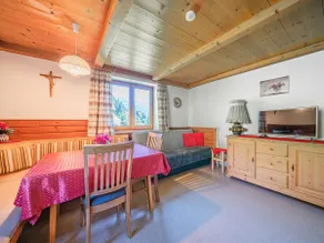 Sunny holiday home with open views - Image 2