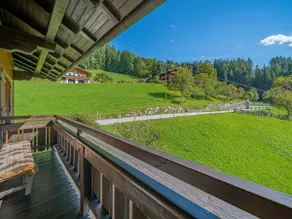 Sunny holiday home with open views - Image 5